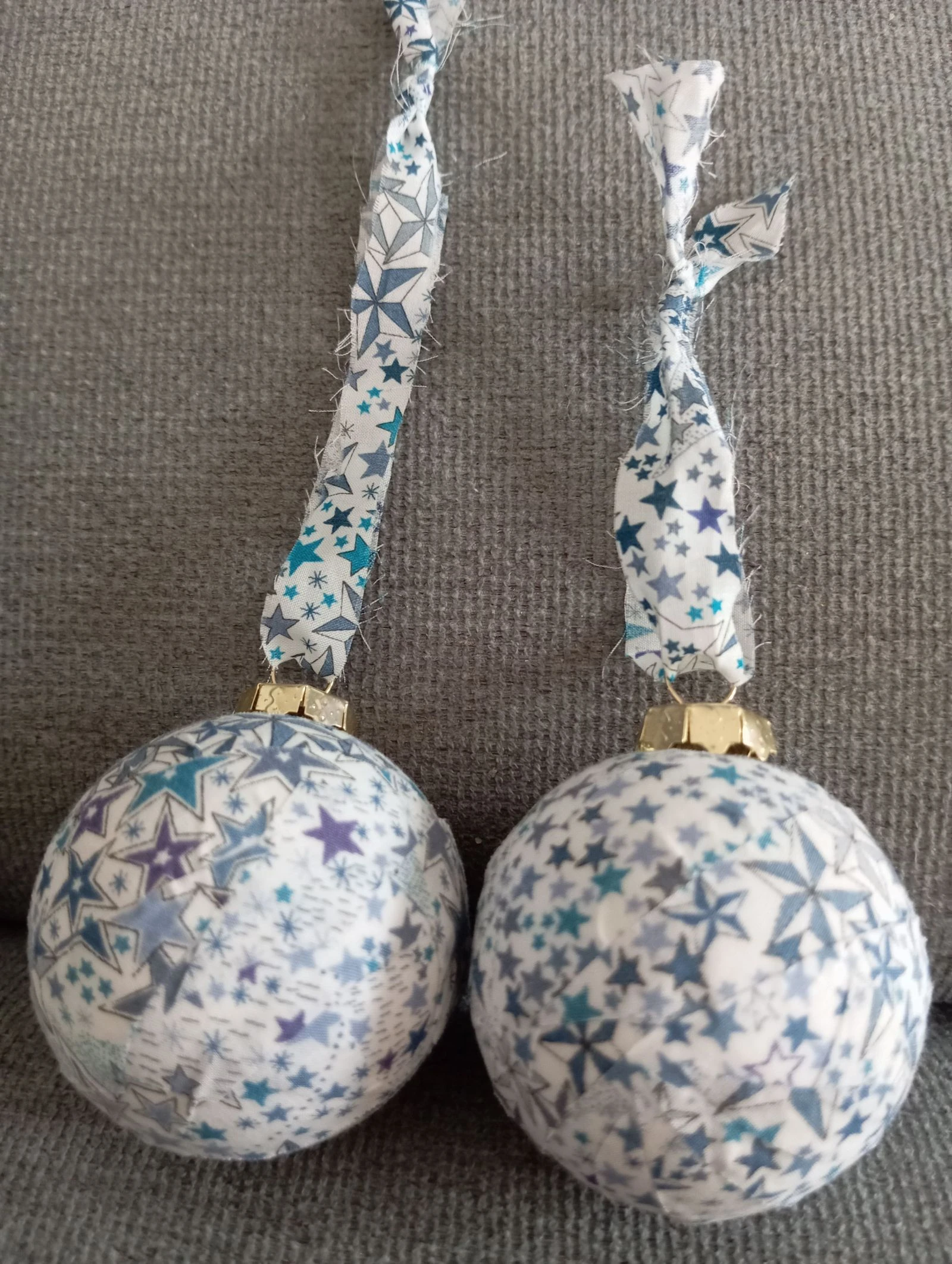 Deux petites boules de Noël 